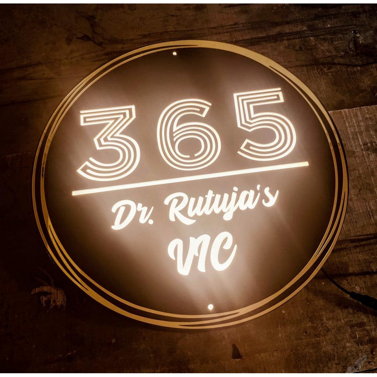 Round Acrylic LED Name Plate Design 