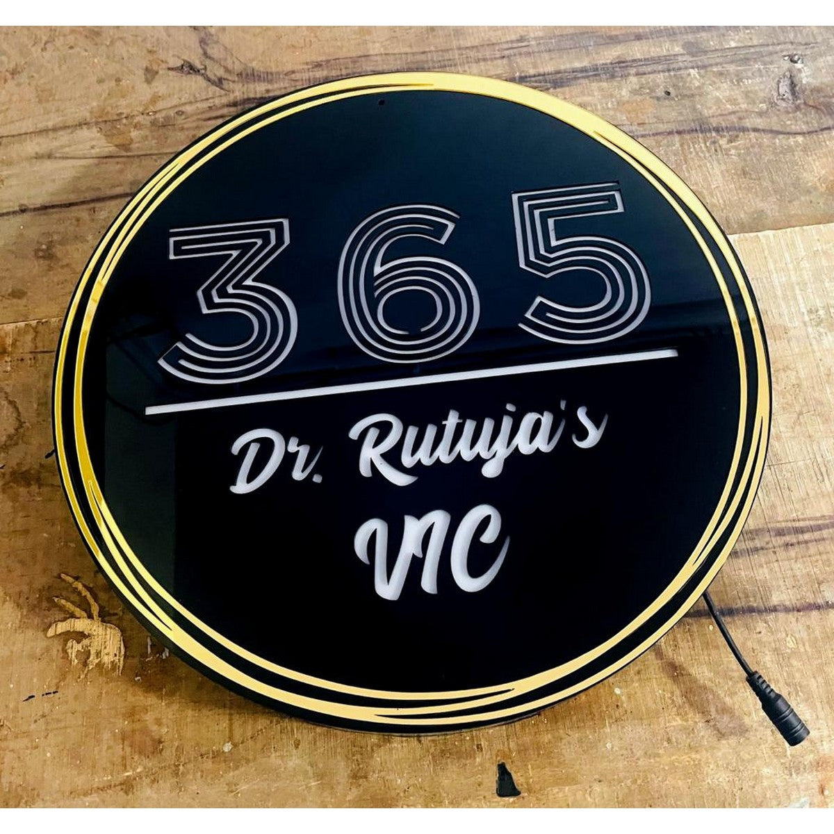 Round Acrylic LED Name Plate Design 