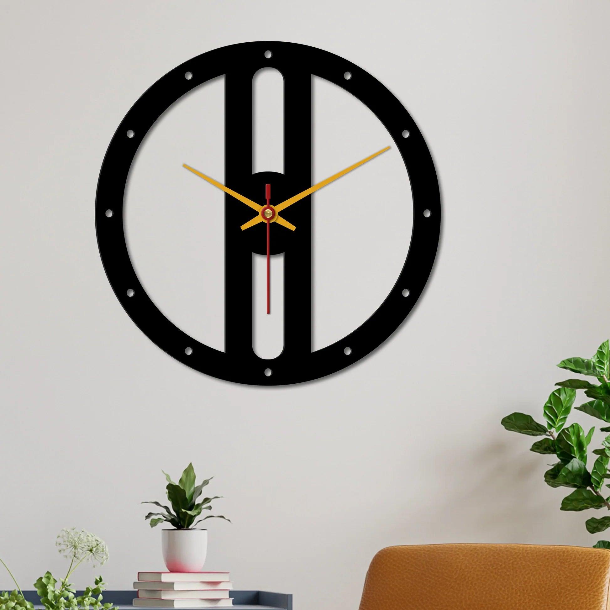 Wooden Look Round Shape Wall Clock - Decor Mantra 