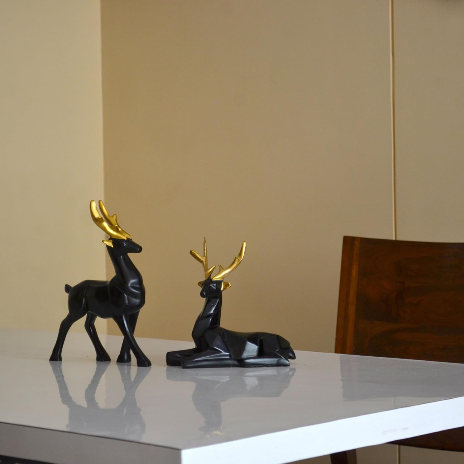 Deer Resin Showpiece for Home Decor